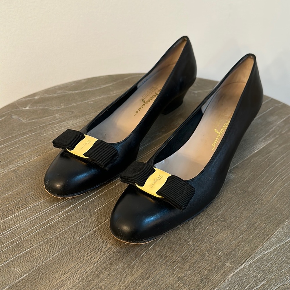 Salvatore Ferragamo Vara pumps